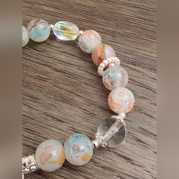 Beach Glass Beaded Bracelet – Starfish & Bow Charm  +Free Gift 🎁 - Picture 5 of 7